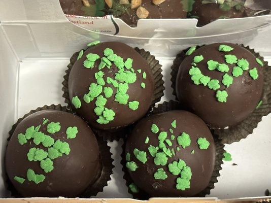 Irish cream whoopie balls