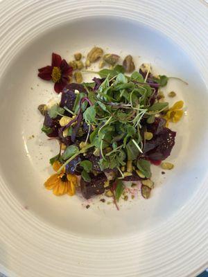 Beet & goat cheese salad