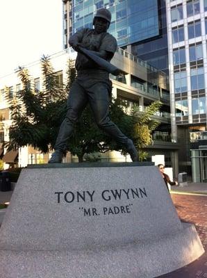 Tony Gwynn Mr Padre Statue - William Behrends