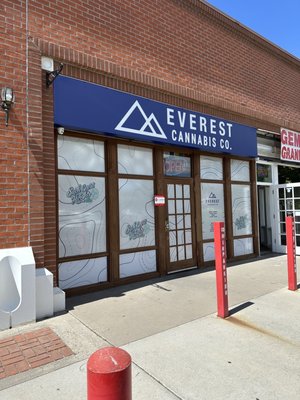 Everest Cannabis Co. - Far Northeast Heights