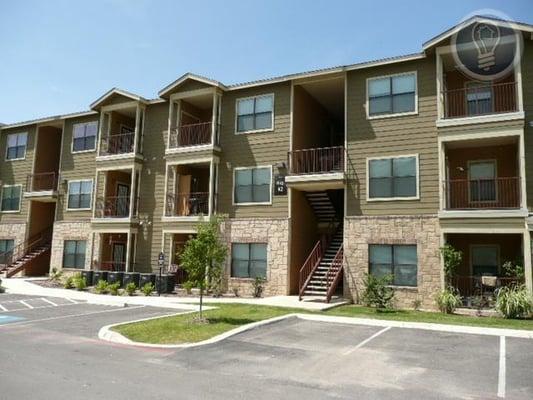 use this link to see a video tour of this property! http://freemoversguy.com/93.html
 
 1 beds starting at $730
 2 beds start...