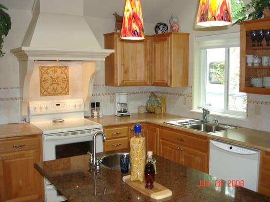 Kitchen Cabinets & Countertops