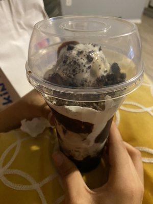 Cookies and cream sundae