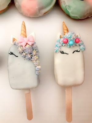 Unicorn cake popsicle unicorn cakesicle