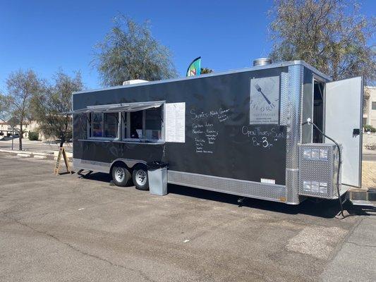 Savories food truck at Tractor Supply in Lake Havasu serving Cold pressed juice, smoothies, coffee, healthy breakfast and lunch items.