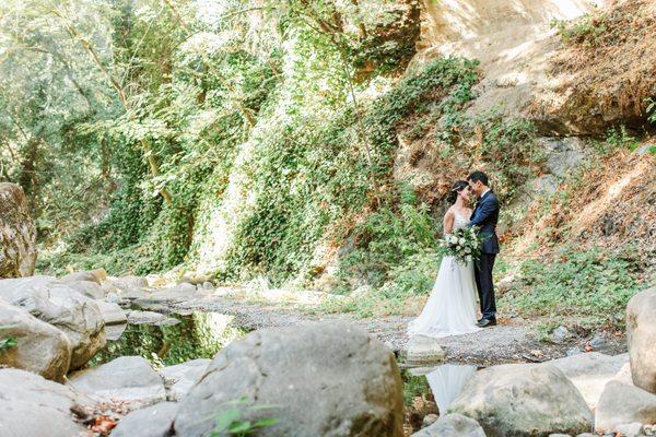 Couples portrait at Saratoga Springs (Photography by Alice Che Photography)