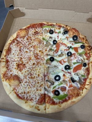 Half plain half vegi pizza