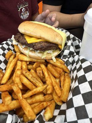 Kids burger with fries