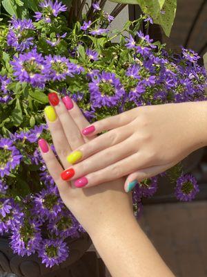 We bring together beauty and HEALTH, discover a new system for your nails .....