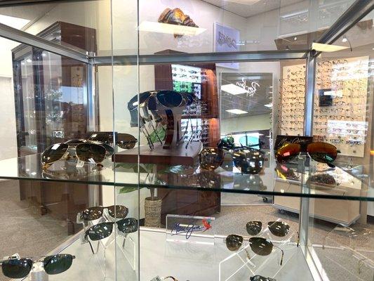 Sunglasses shelf