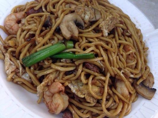 I like shrimp and beef lo mein