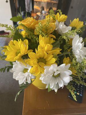 Sunflower white daisies and yellow roses