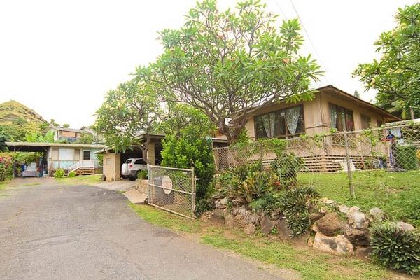 85-944 Niihau St (2) 3-bd/ (1) 2-ba (1) 1-ba MLS#1105953 $359K FS