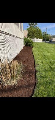 Hand edged mulch job