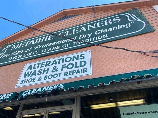 Metairie Cleaners Front Entrance