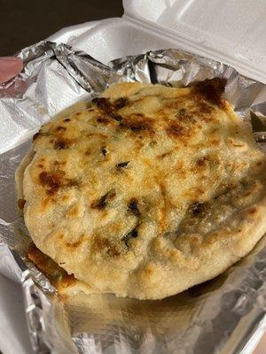 Pupusa jalapeño con queso