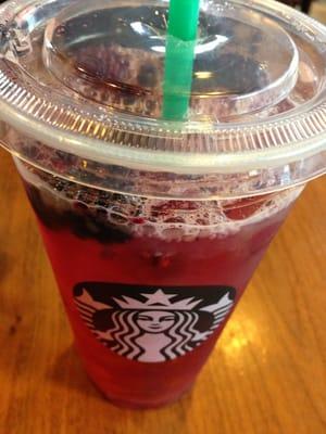 Very Berry Hibiscus Refresher - venti