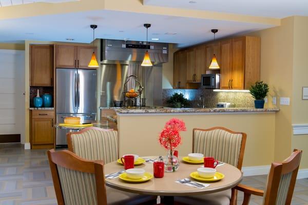 Bold Point Center for Advanced Therapy Dining Room and Full Kitchen