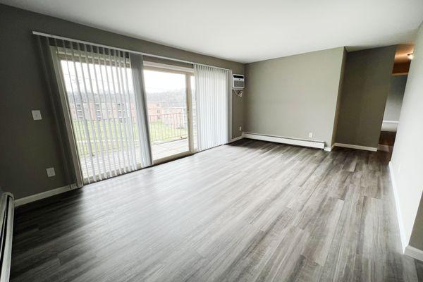 Renovated 2 Bedroom at Crown Pointe