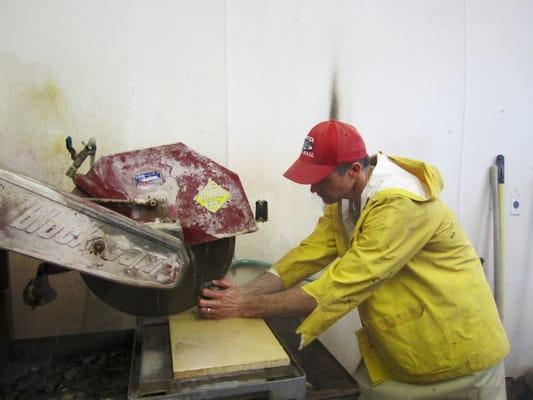 Wade Crapo cutting Dugway Geodes!