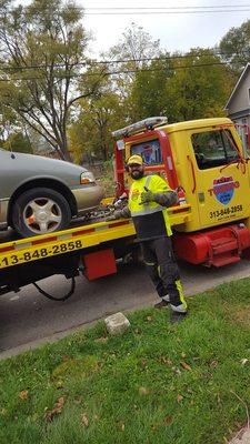 Souna came out on a flatbed & towed a car then came back later that night to tow the 2nd car. He was very polite, kind & very professional.