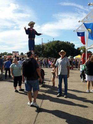 Randy & Big Texas are the ones in the hats.