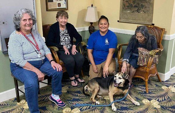 Roselani Place | Kahului, Maui, HI | Independent Living, Assisted Living, Memory Care & Respite Care | Residents sitting with a therapy dog