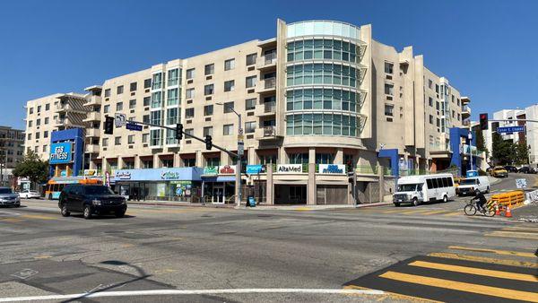 Senior apartments in downtown Los Angeles CA