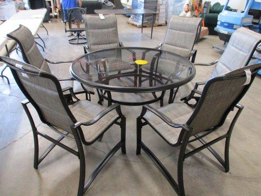 Warehouse Auction Item - Patio Furniture