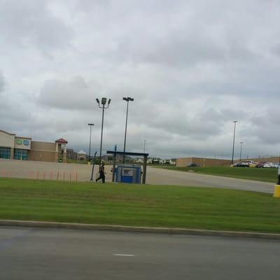 Tiniest Chase Bank in the middle of a parking lot that can be missed