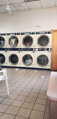 C S Laundromat & Dry Cleaning