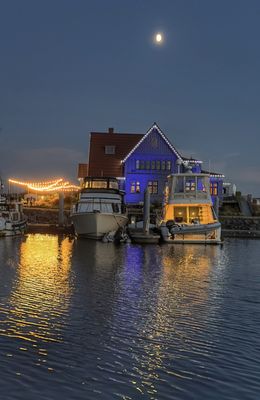 Beautiful night port of everett