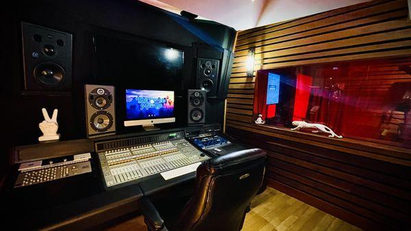 Hollywood Hills Studio B