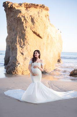 Maternity beach session