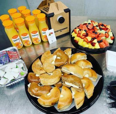 New york Breakfast $150.00
(Assorted bagels & cream cheese,fruit platter,orange juice & coffee)