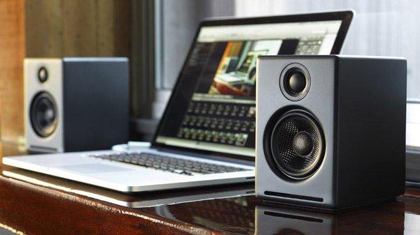 High fidelity computer speakers