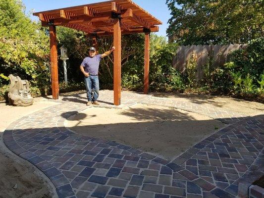 Se construyen pergolasy pavers