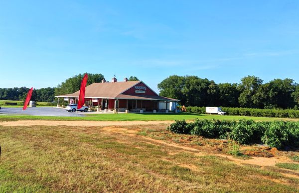 Maugeri's Farm Market -- storefront