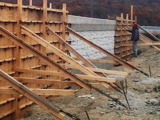 Poured Concrete Retaining wall @ Loves Sleep Inn, Cumberland Md.