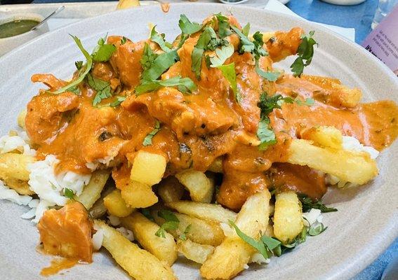 CHICKEN TIKKA MASALA poutine