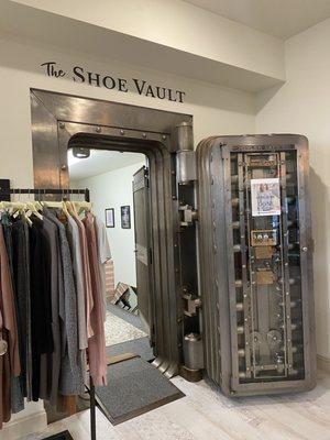 Shoe vault