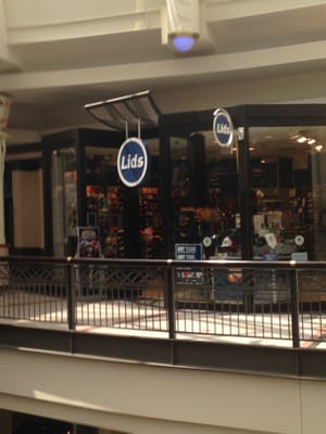 Marlborough Lids -- Solomon Pond Mall: 601 Donald Lynch Boulevard, Marlborough                       Mall Entrance