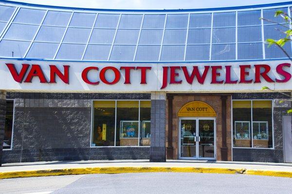 Van Cott Jewelers Storefront in Vestal, New York