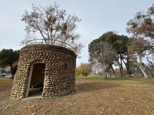 Water fountains by hole 1