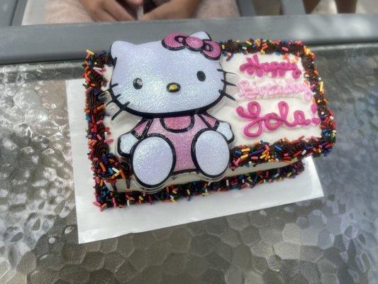 Hello Kitty ice cream cakes from Baskin Robbins never goes out of style!!!