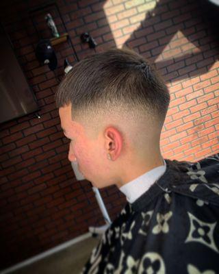 Mid-low razor drop fade