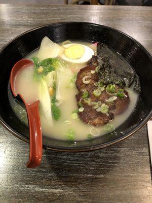 N8. Tonkotsu Ramen