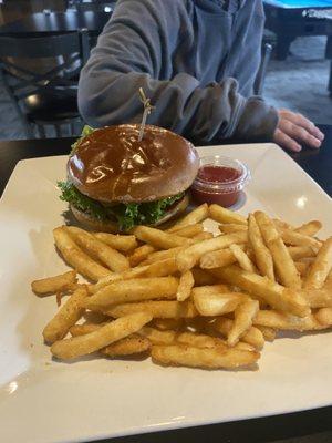 Cheeseburger & fries