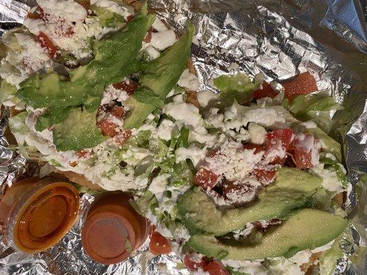 Delicious sopes without meat, the red sauce is spicy but so delicious