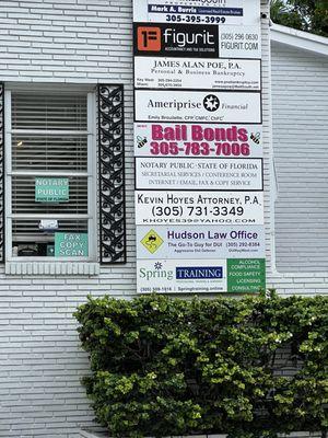 $MzBee's Bail Bonds